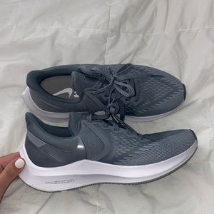 Grey Nike zoom sneakers!